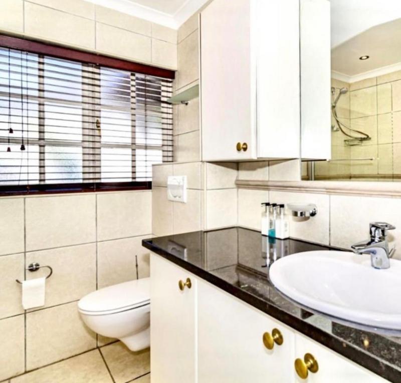 To Let 1 Bedroom Property for Rent in Parel Vallei Western Cape